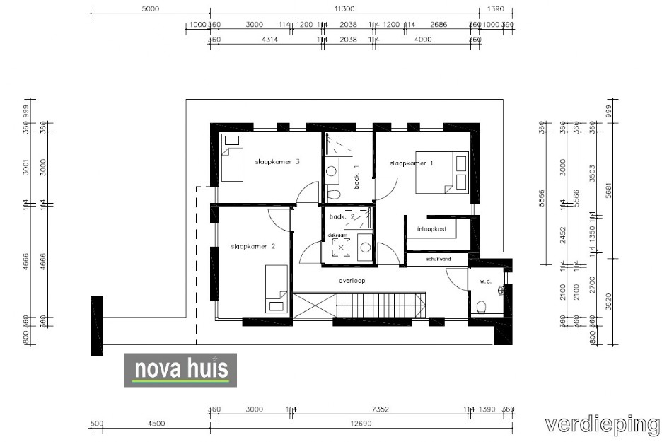 NOVA-HUIS Moderne woningbouw in kubistische stijl met plat dak en veel glas-ramen duurzaam en energieneutraal K84
