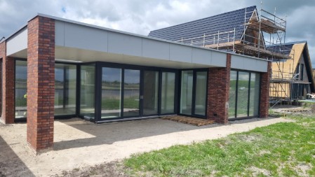 NOVA-HUIS type 144  levensloopbestendige bungalow veel glas Staalframebouw  Nederland