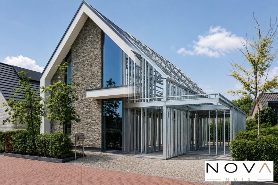 hier ziet u hoe een staalframebouw constructie in kubistische woning wordt verwerkt