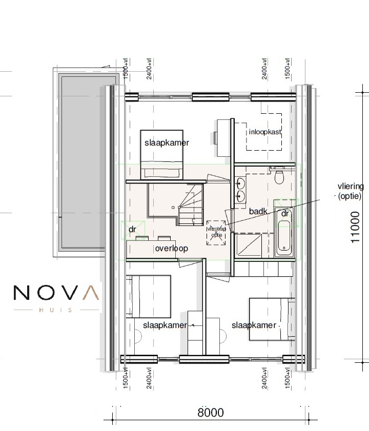Moderne vrijstaande woning met hoge glazen gevel, houten accenten en strak zwart-wit design ontworpen door NOVA Huis