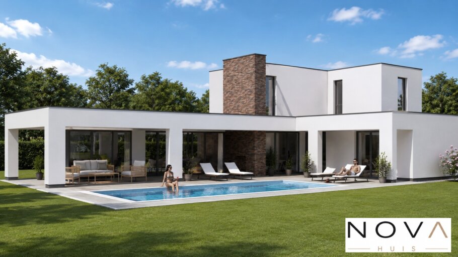 Moderne kubistische levensloopbestendige woning met gevelstuuk en natuursteen, gebouwd in staalframebouw met warmtepomp, zonnepanelen en grote glaspartijen.